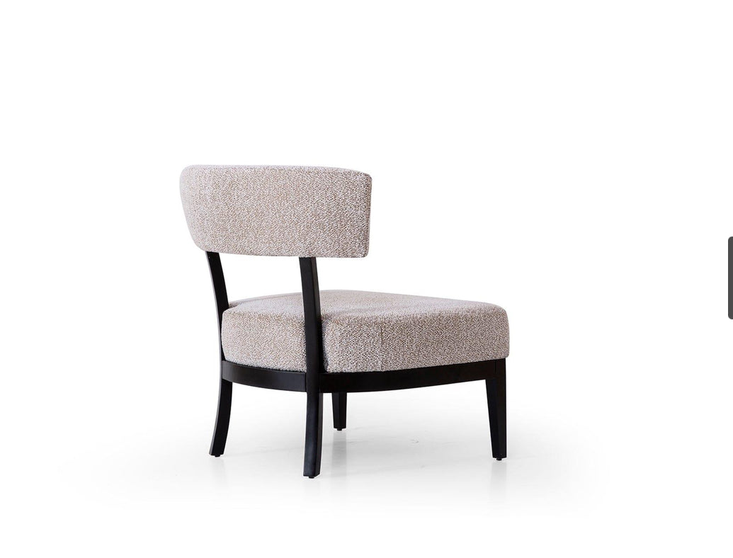 TOMA ARMCHAIR